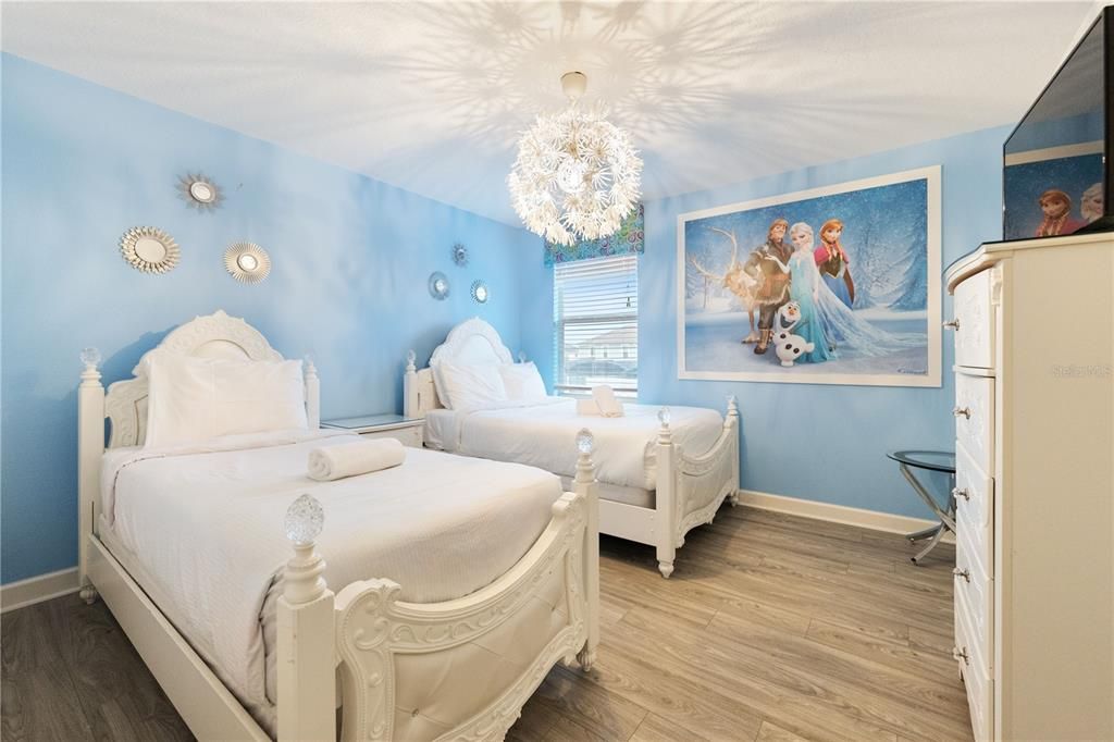 For Sale: $699,000 (8 beds, 5 baths, 3909 Square Feet)