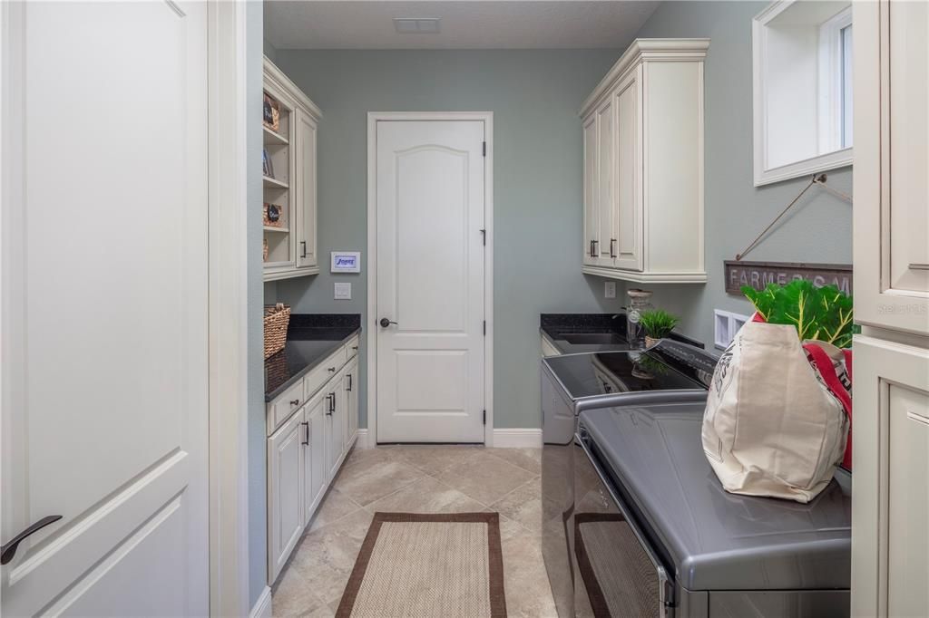 Active With Contract: $649,900 (3 beds, 2 baths, 2208 Square Feet)