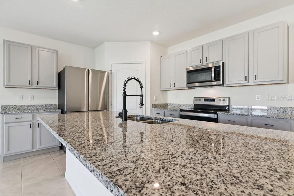 For Rent: $2,500 (4 beds, 2 baths, 1846 Square Feet)