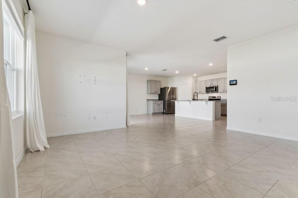 For Rent: $2,500 (4 beds, 2 baths, 1846 Square Feet)