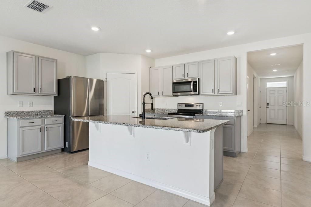 For Rent: $2,500 (4 beds, 2 baths, 1846 Square Feet)