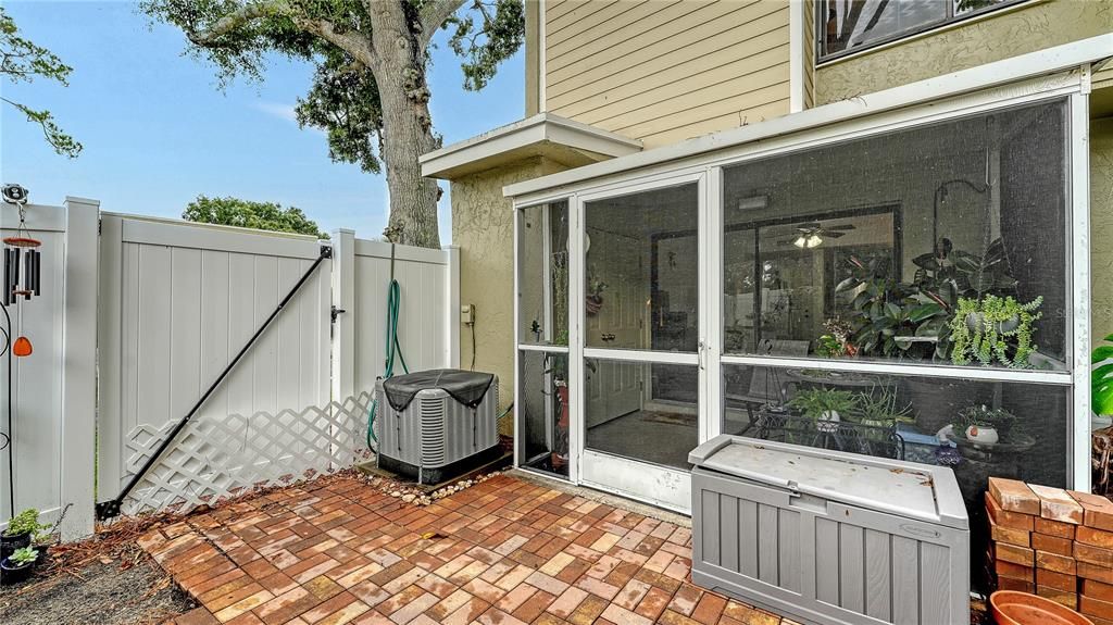 For Sale: $163,000 (2 beds, 1 baths, 1070 Square Feet)