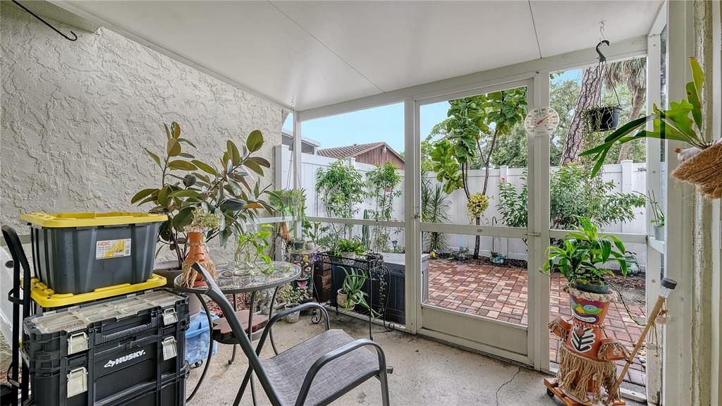 For Sale: $163,000 (2 beds, 1 baths, 1070 Square Feet)