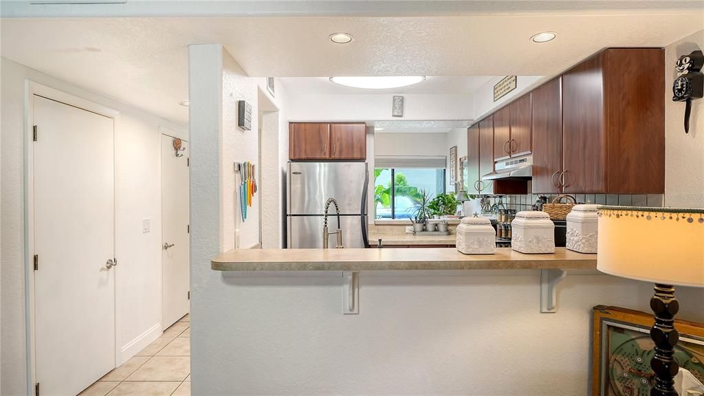 For Sale: $163,000 (2 beds, 1 baths, 1070 Square Feet)