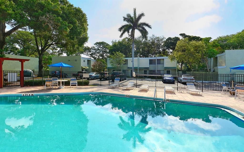 For Sale: $163,000 (2 beds, 1 baths, 1070 Square Feet)