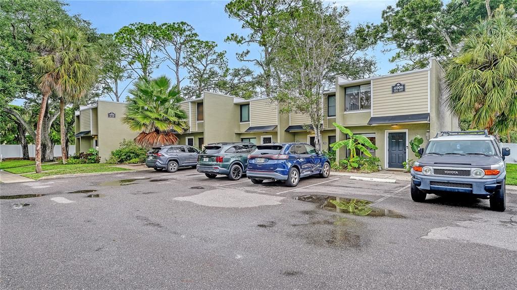 For Sale: $163,000 (2 beds, 1 baths, 1070 Square Feet)