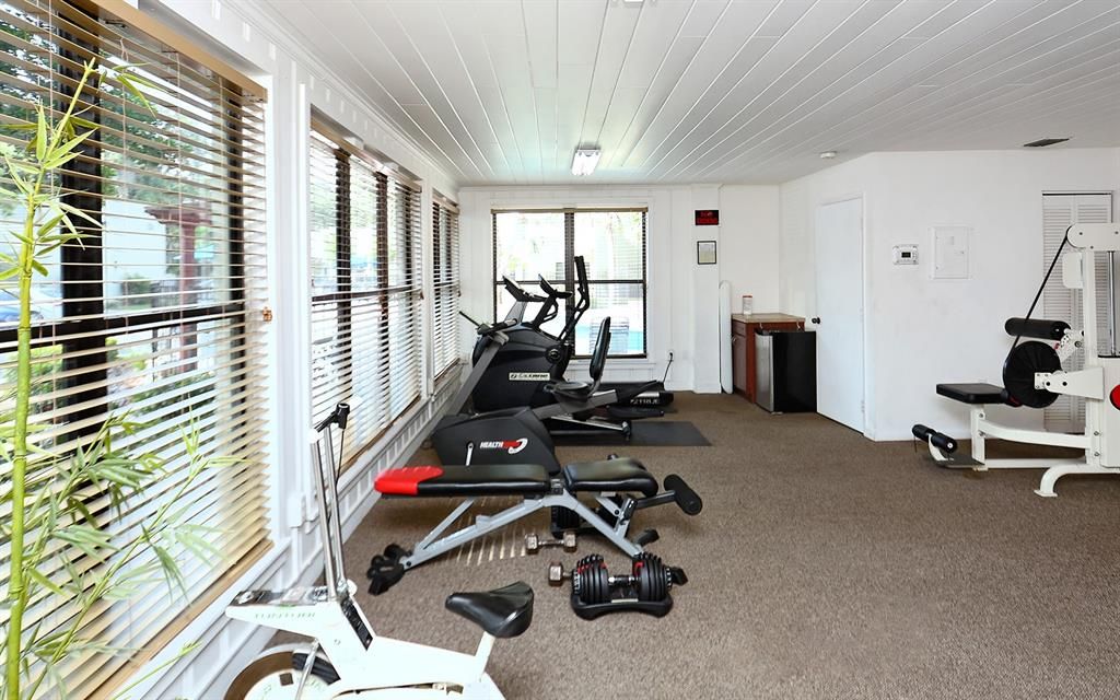 For Sale: $163,000 (2 beds, 1 baths, 1070 Square Feet)