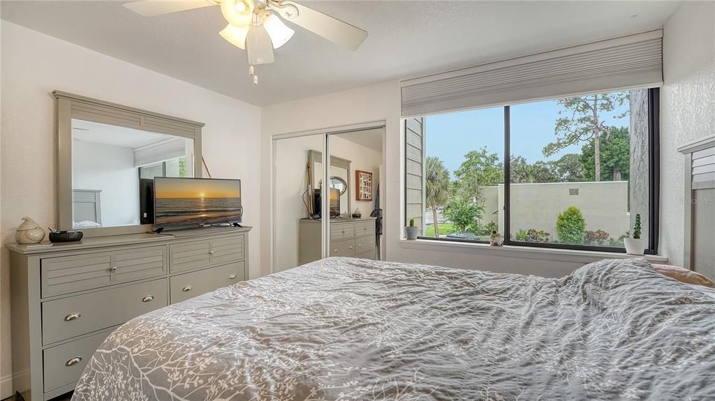 For Sale: $163,000 (2 beds, 1 baths, 1070 Square Feet)