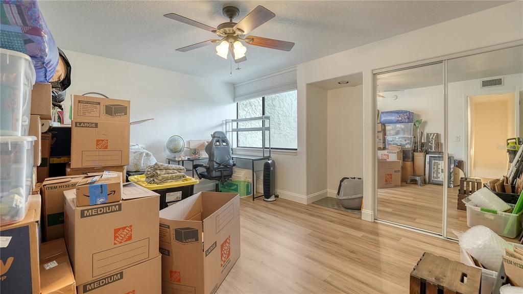For Sale: $163,000 (2 beds, 1 baths, 1070 Square Feet)