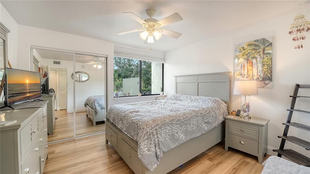 For Sale: $163,000 (2 beds, 1 baths, 1070 Square Feet)