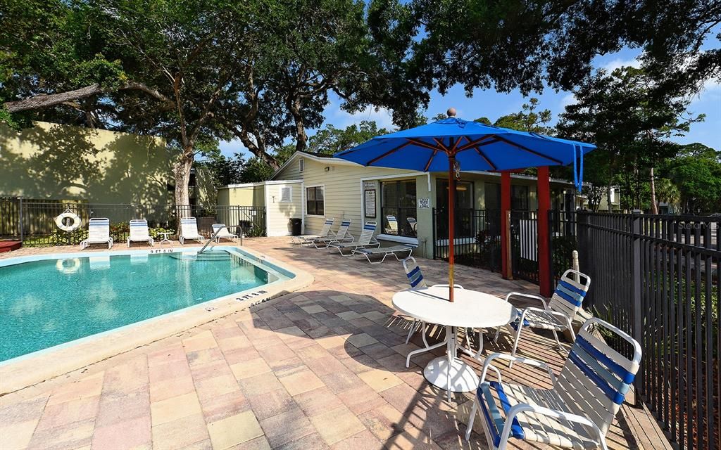 For Sale: $163,000 (2 beds, 1 baths, 1070 Square Feet)