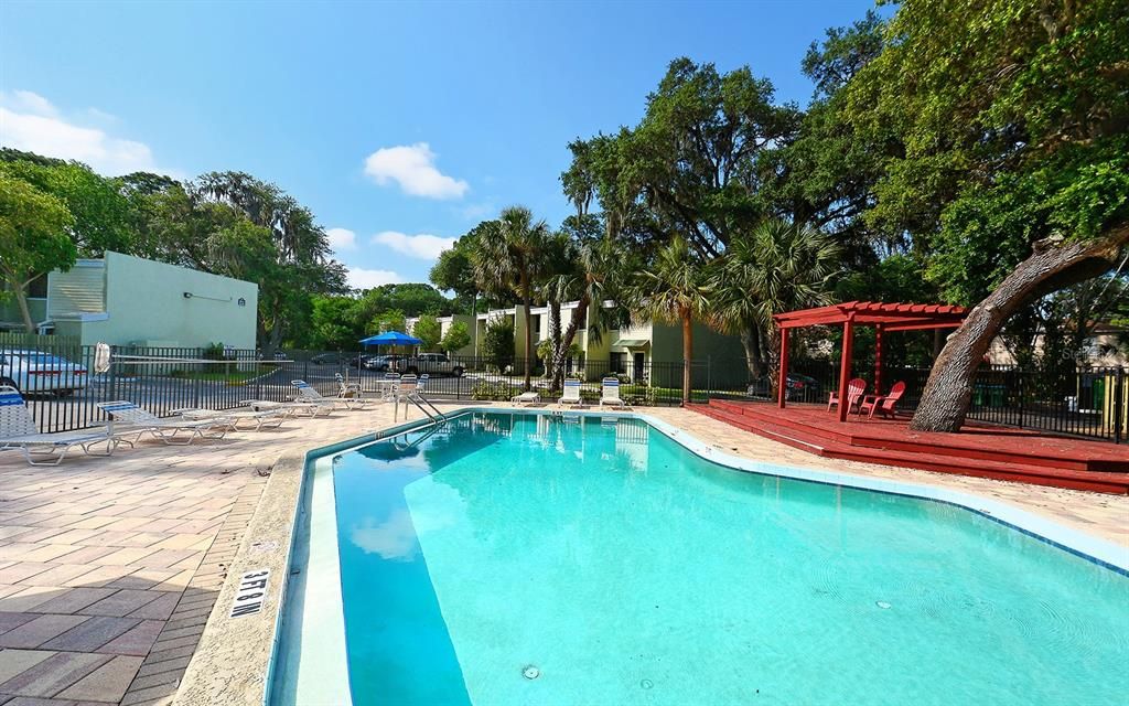 For Sale: $163,000 (2 beds, 1 baths, 1070 Square Feet)