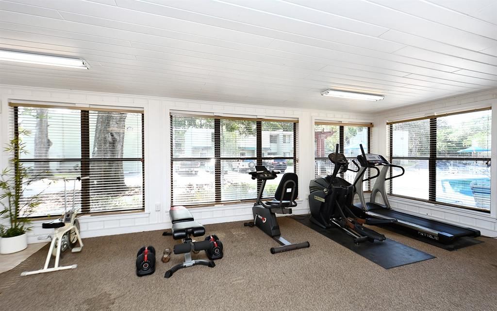 For Sale: $163,000 (2 beds, 1 baths, 1070 Square Feet)