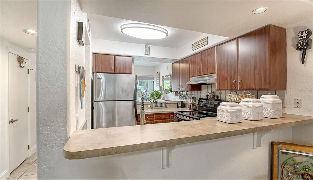 For Sale: $163,000 (2 beds, 1 baths, 1070 Square Feet)