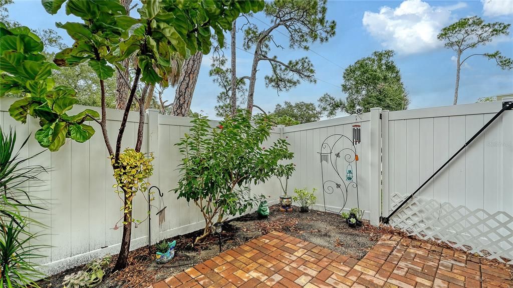 For Sale: $163,000 (2 beds, 1 baths, 1070 Square Feet)
