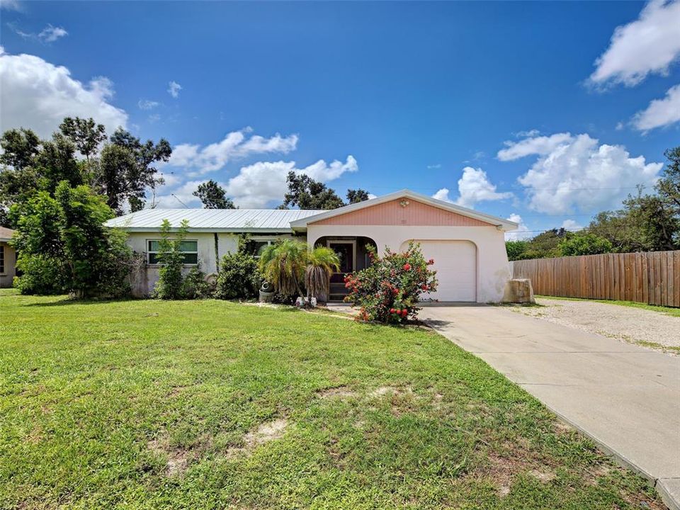 For Sale: $284,900 (3 beds, 2 baths, 1140 Square Feet)