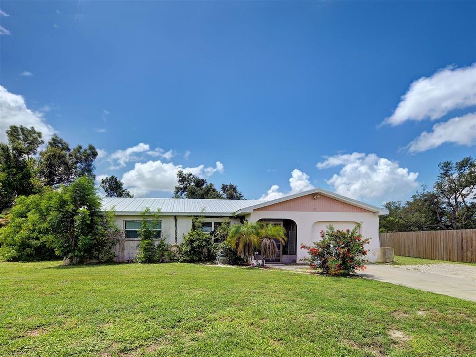 For Sale: $284,900 (3 beds, 2 baths, 1140 Square Feet)