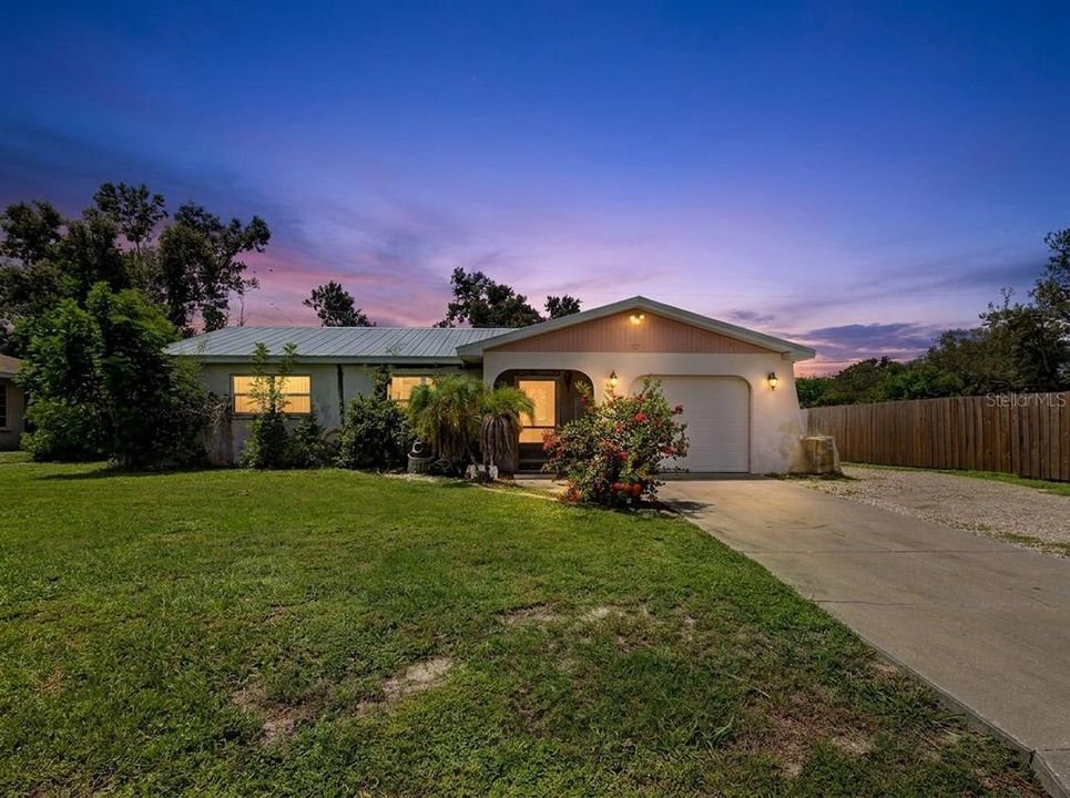 For Sale: $284,900 (3 beds, 2 baths, 1140 Square Feet)