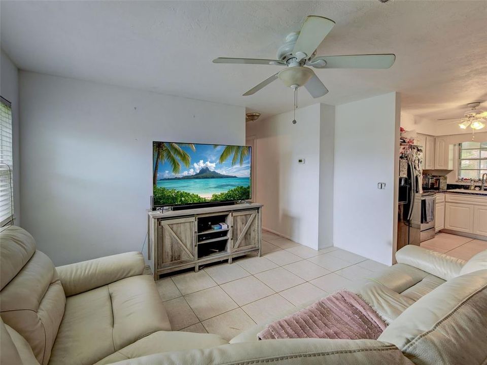 For Sale: $284,900 (3 beds, 2 baths, 1140 Square Feet)