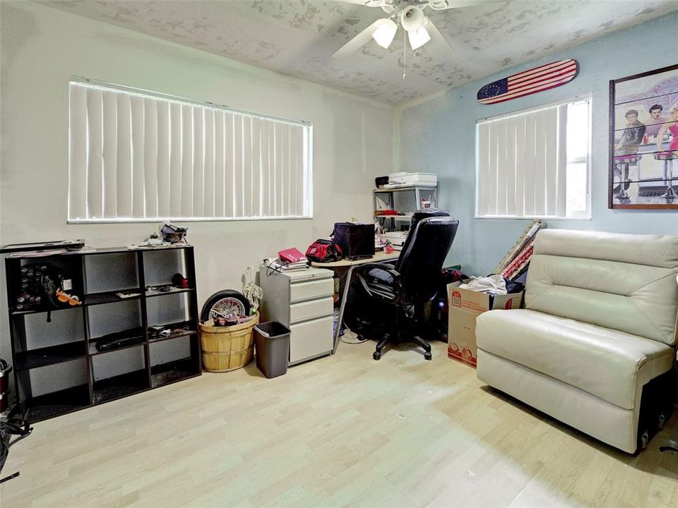 For Sale: $284,900 (3 beds, 2 baths, 1140 Square Feet)