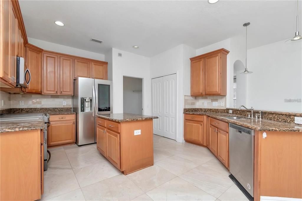 For Rent: $2,750 (4 beds, 2 baths, 2360 Square Feet)