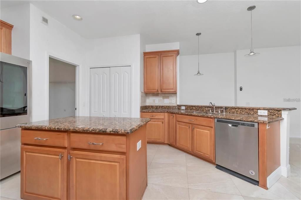 For Rent: $2,750 (4 beds, 2 baths, 2360 Square Feet)