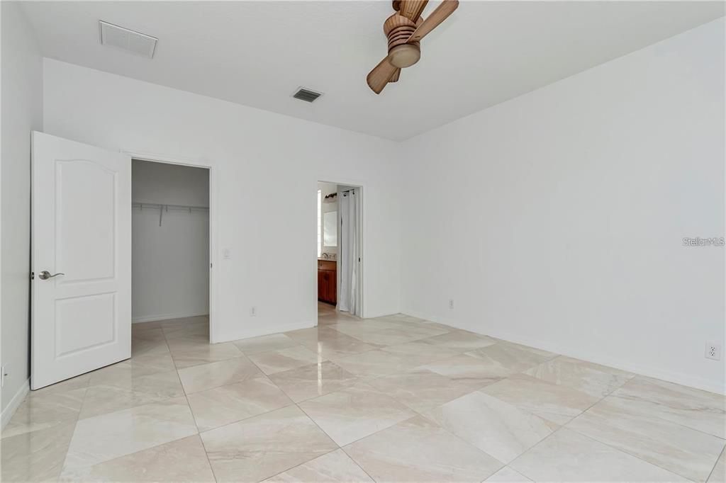 For Rent: $2,750 (4 beds, 2 baths, 2360 Square Feet)