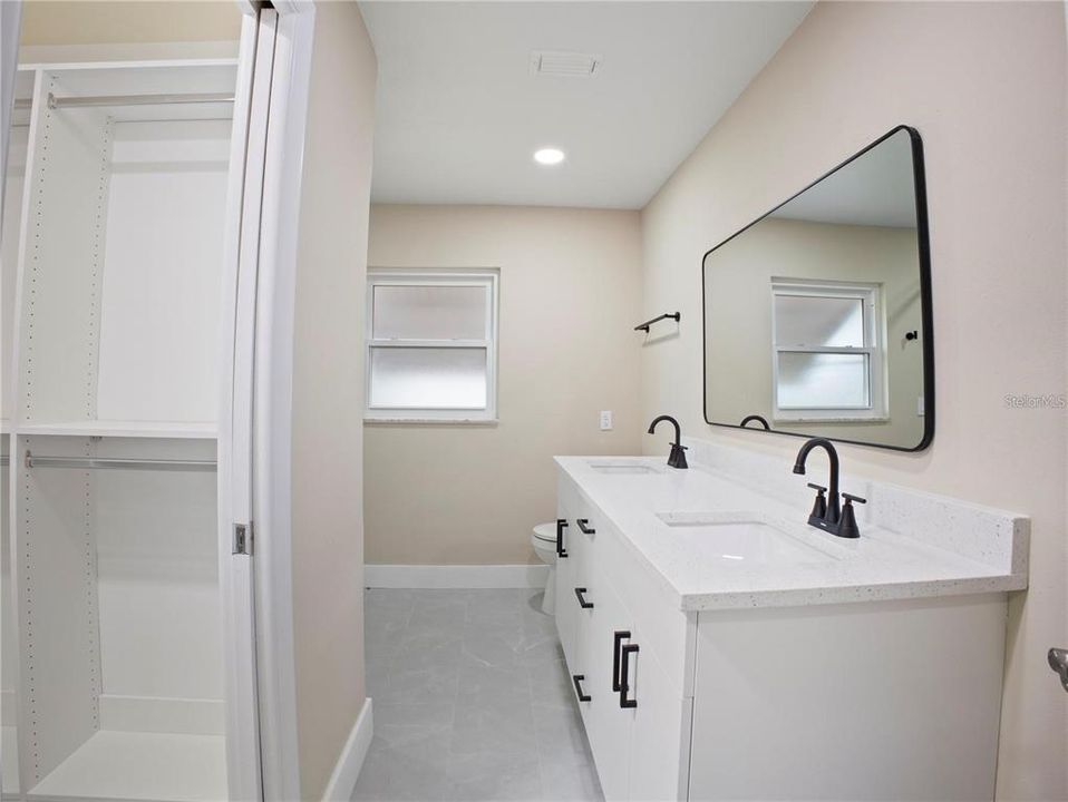 For Sale: $280,000 (2 beds, 2 baths, 1710 Square Feet)