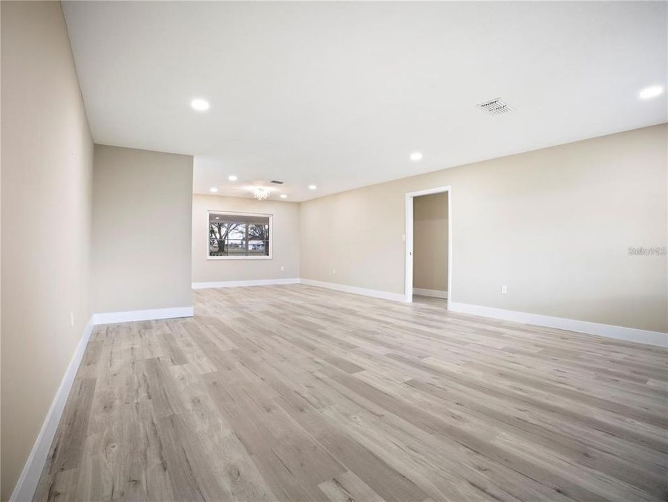 For Sale: $280,000 (2 beds, 2 baths, 1710 Square Feet)