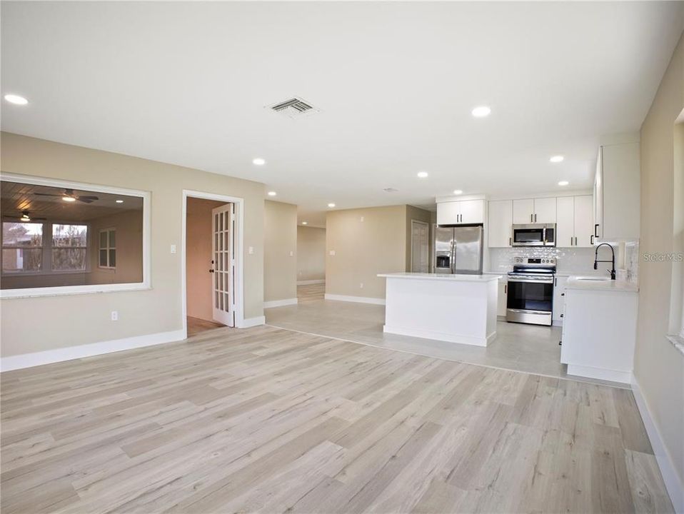 For Sale: $280,000 (2 beds, 2 baths, 1710 Square Feet)