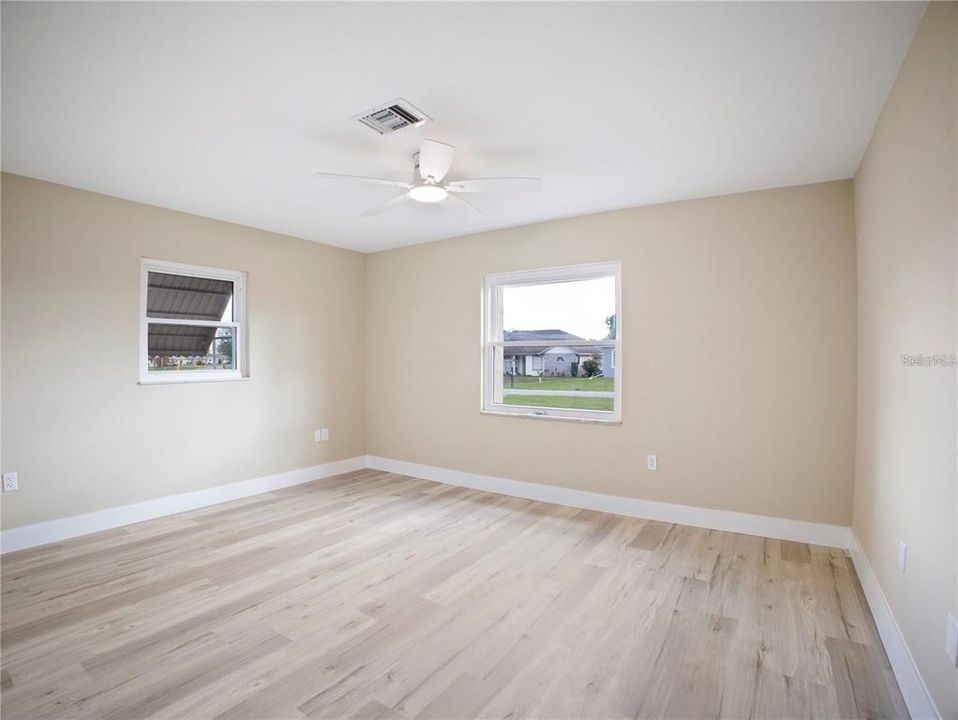 For Sale: $280,000 (2 beds, 2 baths, 1710 Square Feet)