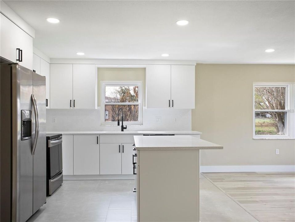 For Sale: $280,000 (2 beds, 2 baths, 1710 Square Feet)