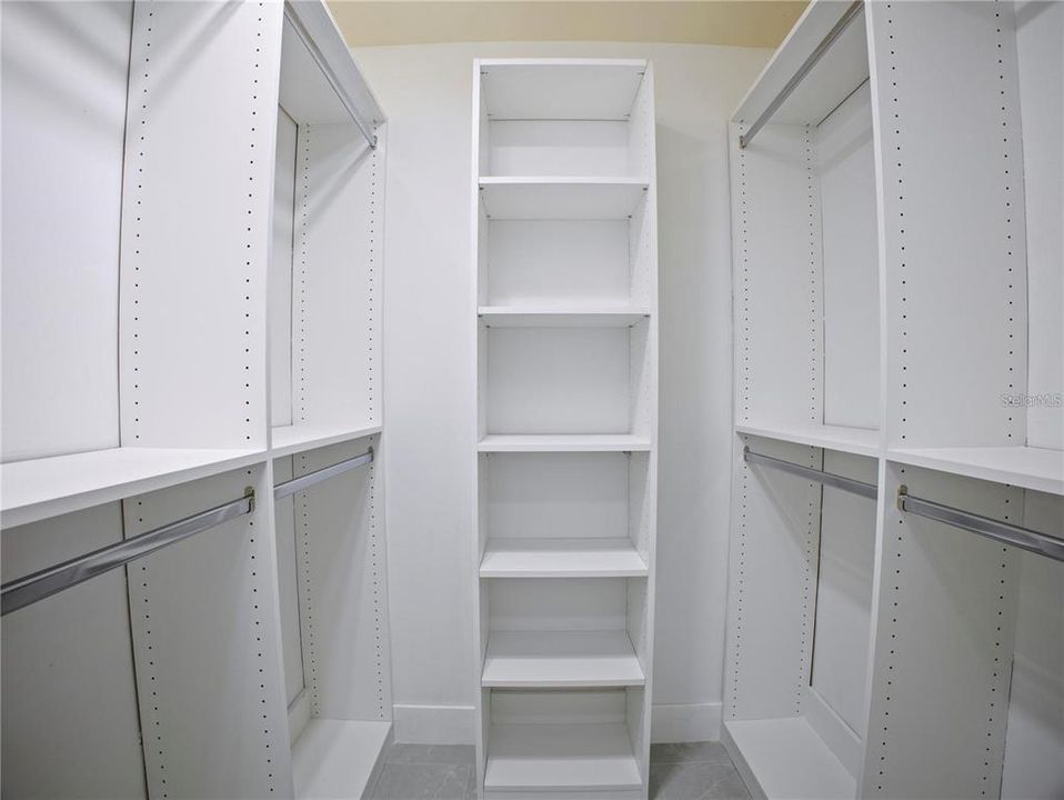 For Sale: $280,000 (2 beds, 2 baths, 1710 Square Feet)