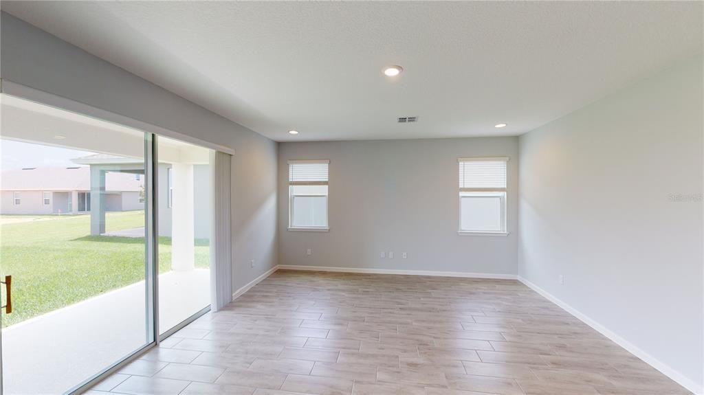Active With Contract: $671,671 (4 beds, 3 baths, 3038 Square Feet)