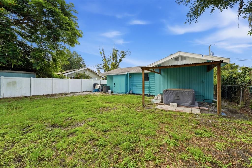 Active With Contract: $285,000 (2 beds, 1 baths, 801 Square Feet)