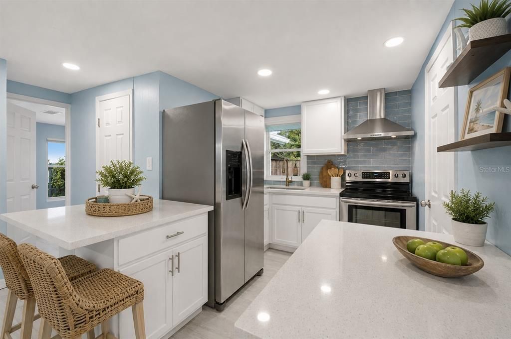 Active With Contract: $285,000 (2 beds, 1 baths, 801 Square Feet)