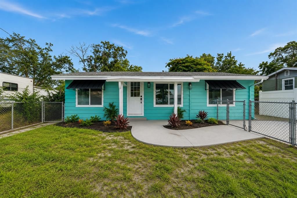 Active With Contract: $285,000 (2 beds, 1 baths, 801 Square Feet)