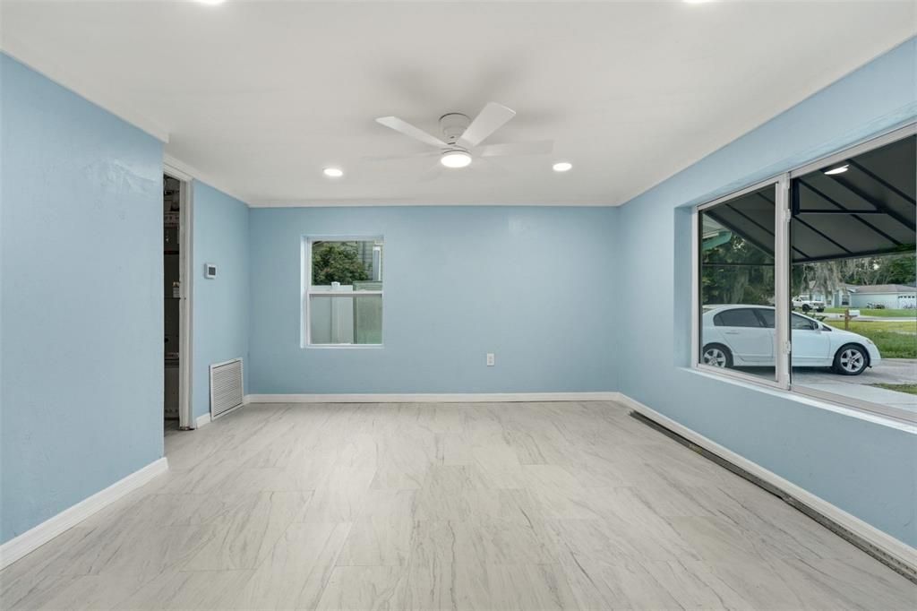 Active With Contract: $285,000 (2 beds, 1 baths, 801 Square Feet)