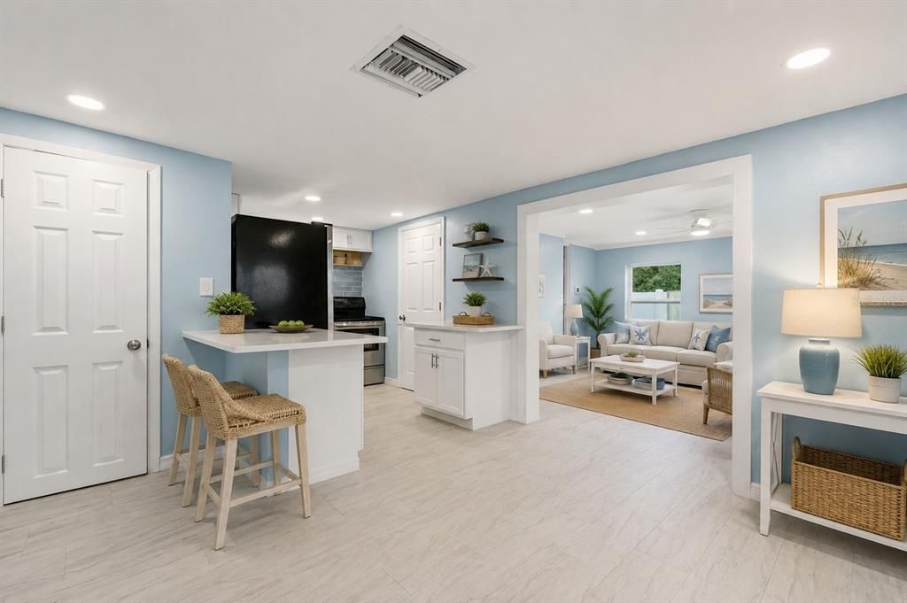 Active With Contract: $285,000 (2 beds, 1 baths, 801 Square Feet)