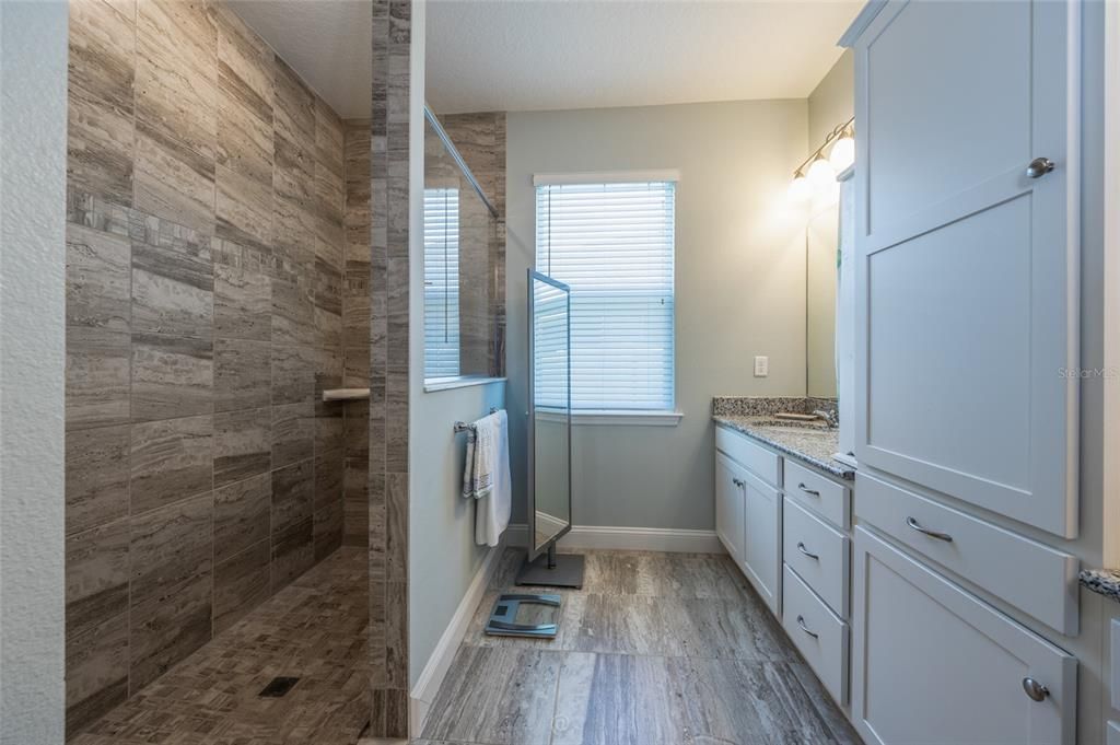 For Sale: $439,000 (3 beds, 2 baths, 2710 Square Feet)