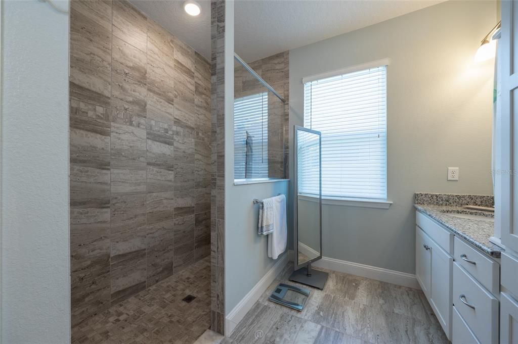 For Sale: $439,000 (3 beds, 2 baths, 2710 Square Feet)