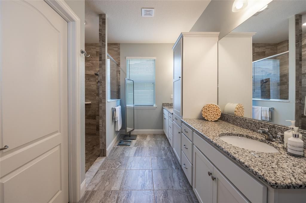 For Sale: $439,000 (3 beds, 2 baths, 2710 Square Feet)