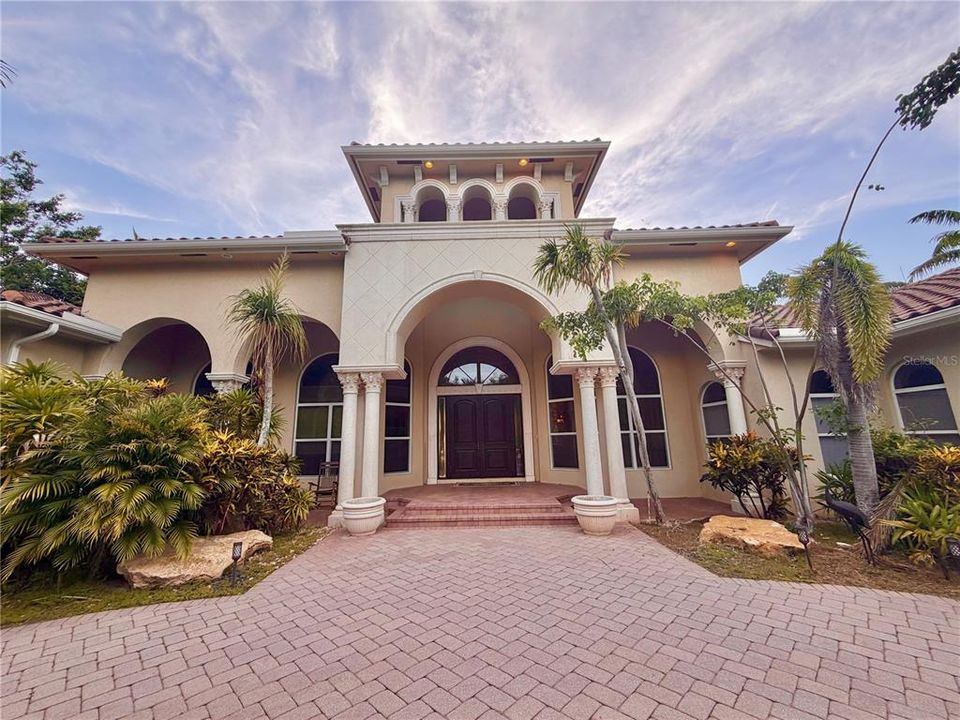 For Sale: $2,499,999 (7 beds, 5 baths, 5630 Square Feet)
