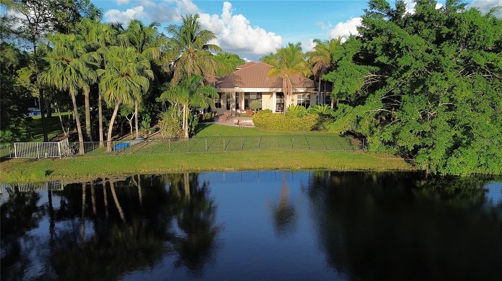 For Sale: $2,499,999 (7 beds, 5 baths, 5630 Square Feet)