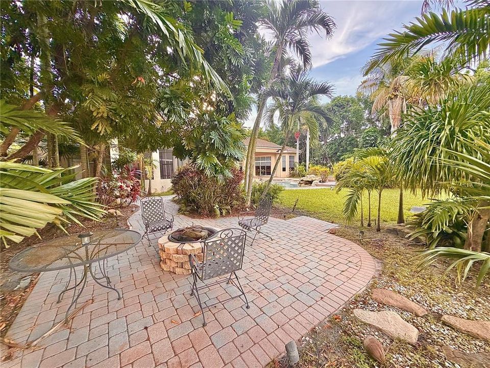 For Sale: $2,499,999 (7 beds, 5 baths, 5630 Square Feet)