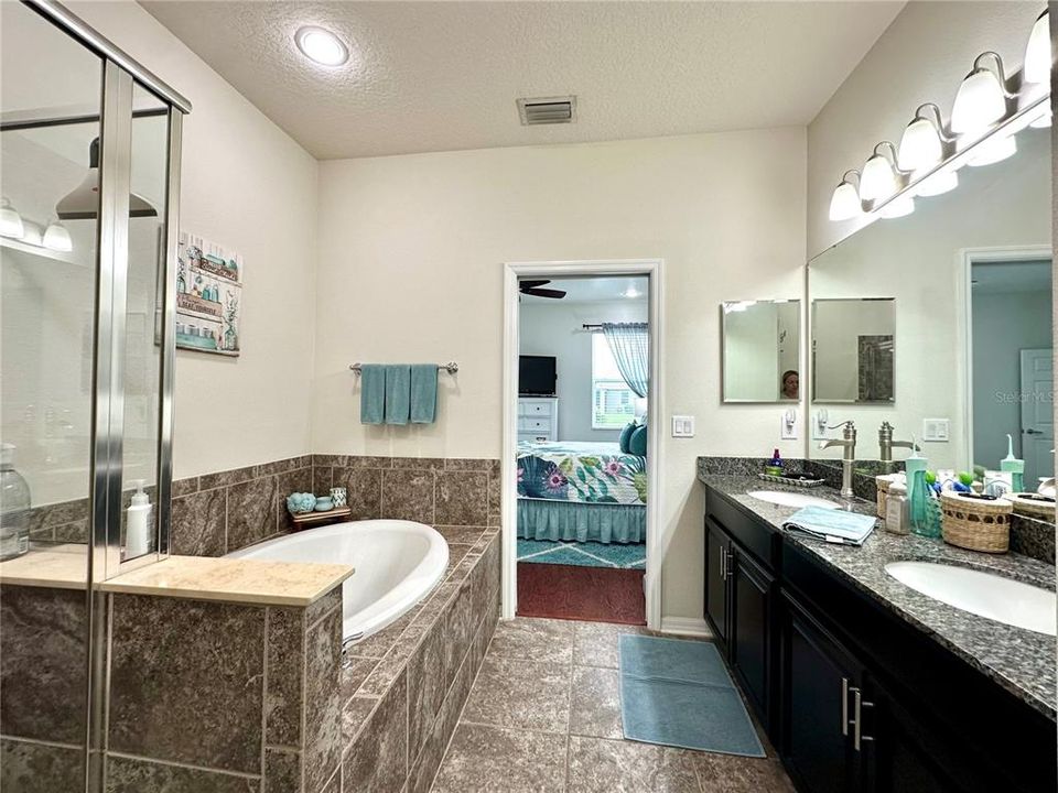 For Sale: $345,000 (2 beds, 2 baths, 1436 Square Feet)
