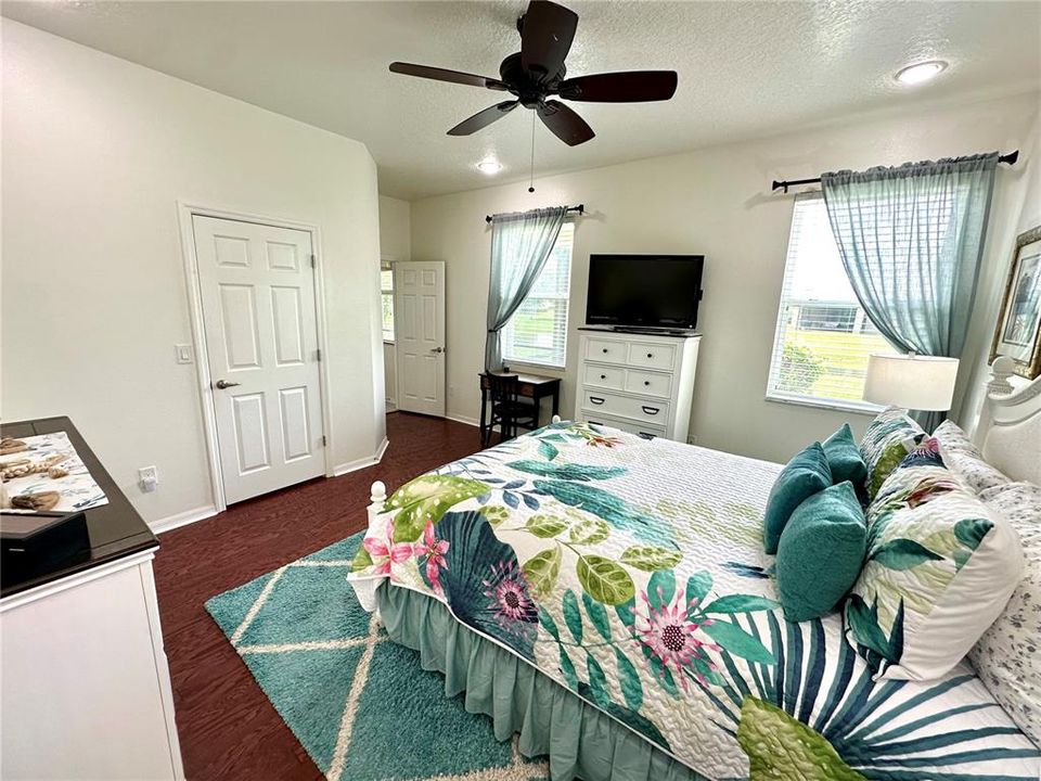 For Sale: $345,000 (2 beds, 2 baths, 1436 Square Feet)