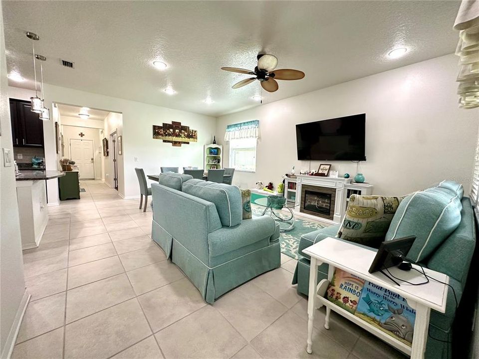 For Sale: $345,000 (2 beds, 2 baths, 1436 Square Feet)