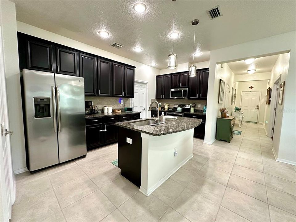 For Sale: $345,000 (2 beds, 2 baths, 1436 Square Feet)