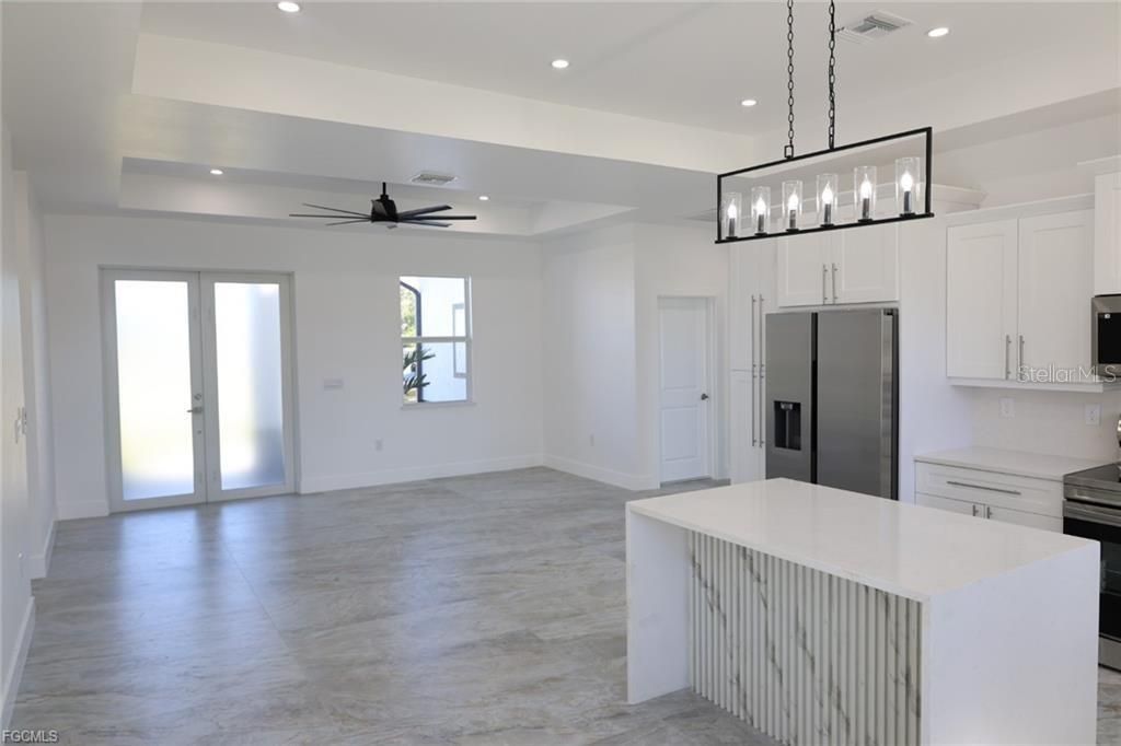 For Sale: $340,000 (3 beds, 3 baths, 1374 Square Feet)